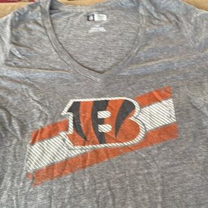 NFL Team Apparel Cincinnati Bengals Women's Shirt Large V-Neck (NH)